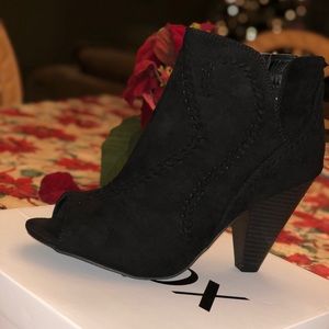 XOXO Aleesha Women Open-Toe Canvas Black Ankle